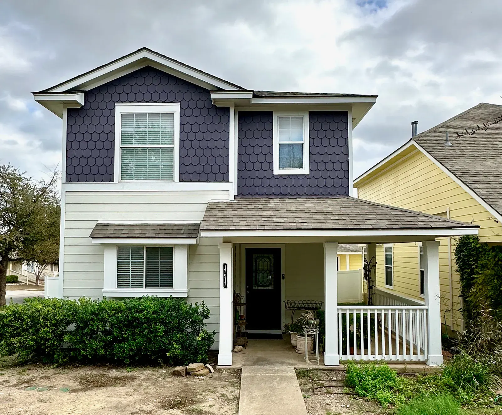 Navy Scallop Cream Porch