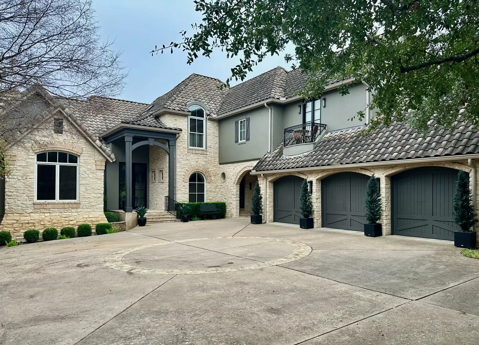 Limestone Exterior & Double Garage
